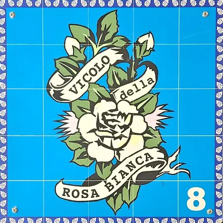 La Rosa Bianca Della Vucciria Holiday home *